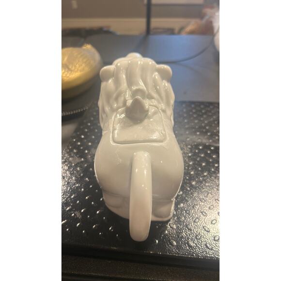 145. Lion Ceramic Teapot - Picture 4 of 5